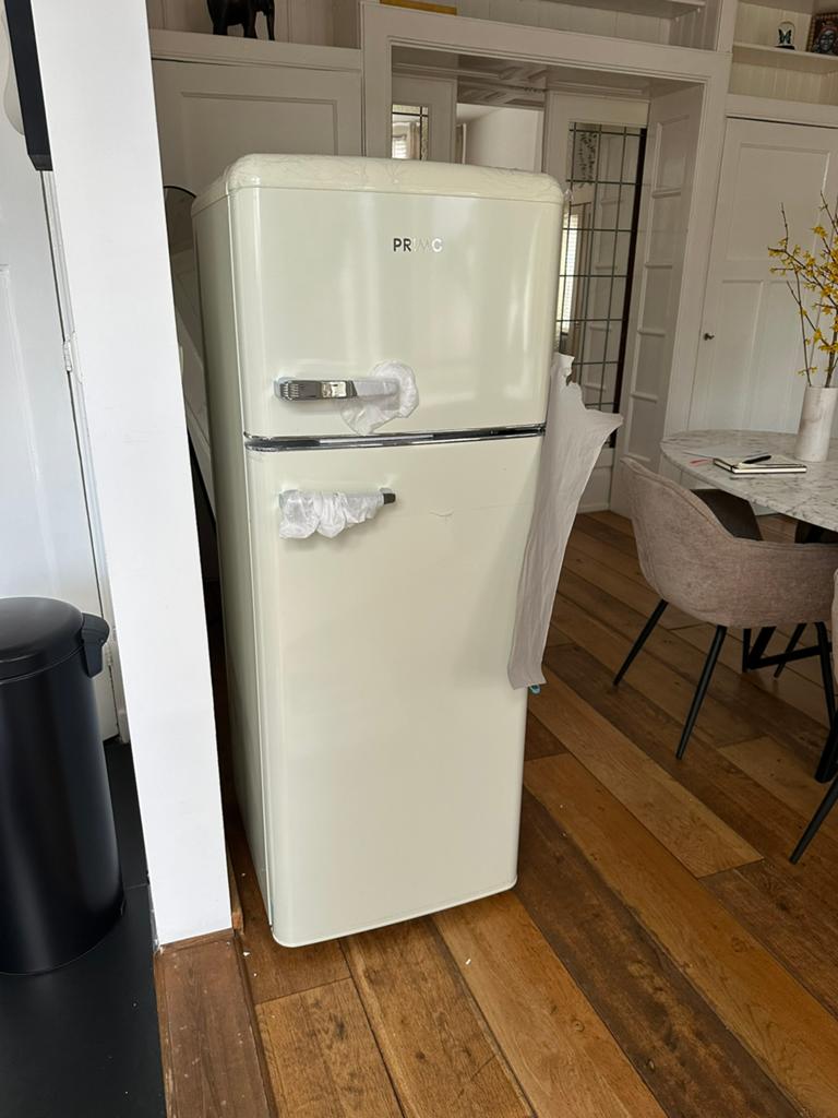 Nieuwe beige Primo koelkast + vriezer | smeg model, Witgoed en Apparatuur, Ophalen, 200 liter of meer, 160 cm of meer, Zo goed als nieuw