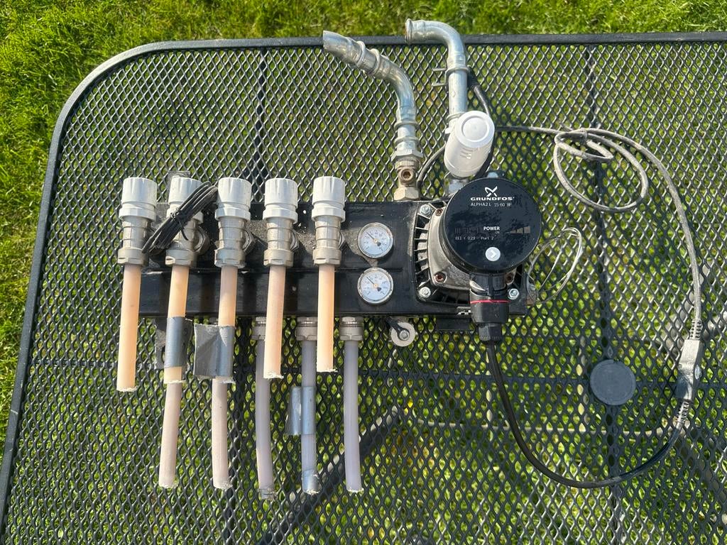 Grundfos ALPHA2 L 15-60 BP pomp met verdeler van verbouwing, Gebruikt, Minder dan 30 cm, Overige typen, Minder dan 60 cm