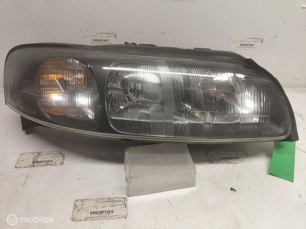 Koplamp rechts Volvo V70, XC70 ('00-'04), Gebruikt, Ophalen of Verzenden, Volvo, Volvo