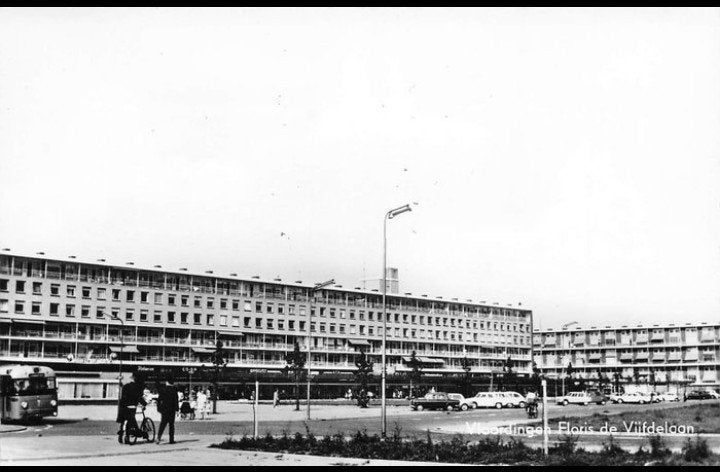 Vlaardingen Floris de Vijfdelaan met bushalte & oldtimers, Ophalen of Verzenden, 1940 tot 1960, Ongelopen, Zuid-Holland