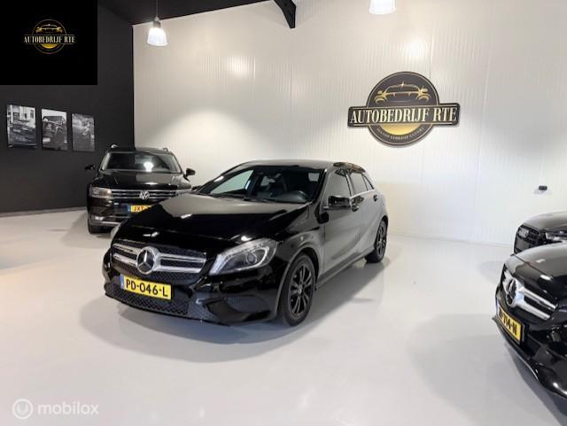 Mercedes A-klasse 200 Ambition, Auto's, Voorwielaandrijving, Gebruikt, Leder en Stof, Zwart