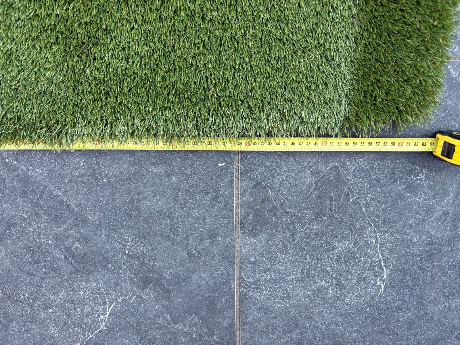 Kunstgras mat - 60 cm breed, 2,50 meter lang, Ophalen of Verzenden, Gebruikt, Minder dan 10 m², Kunstgras
