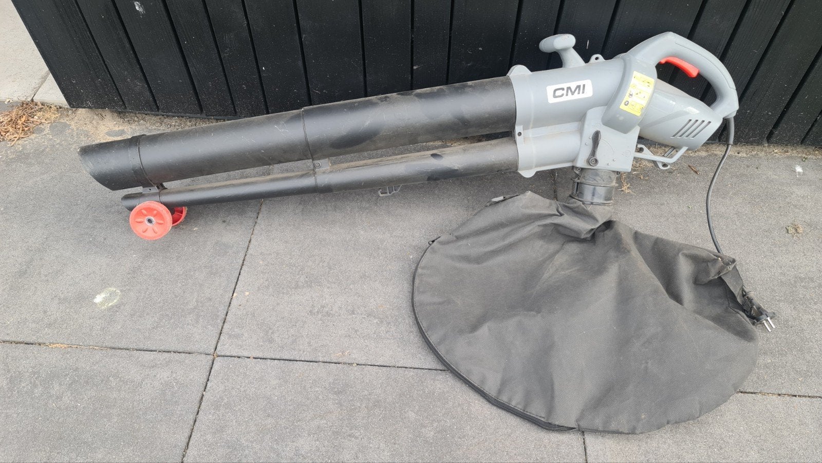 CMI Elektrische 2500 watt Bladblazer, Ophalen, Gebruikt, CMI, Handgedragen