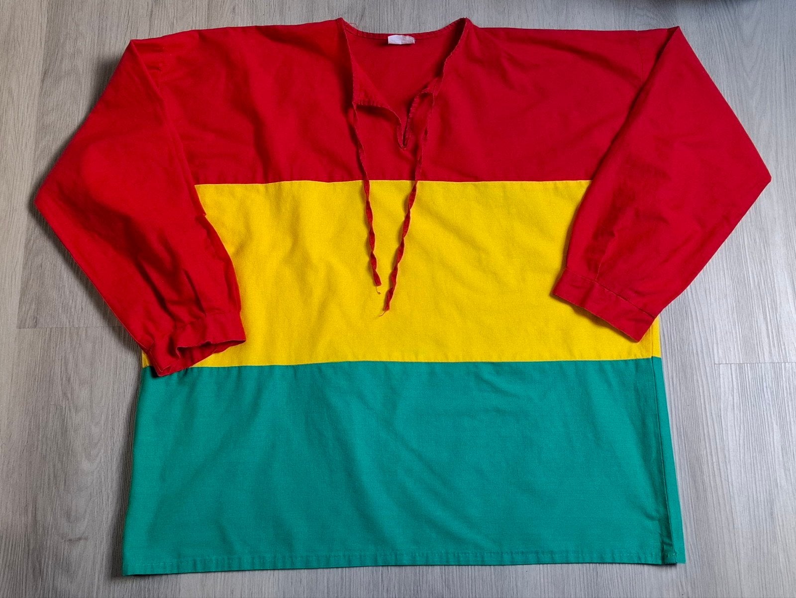 Carnavalskleding Kiel - Rood, Geel, Groen - Maat 9, Carnaval, Overige maten, Ophalen of Verzenden, Kleding