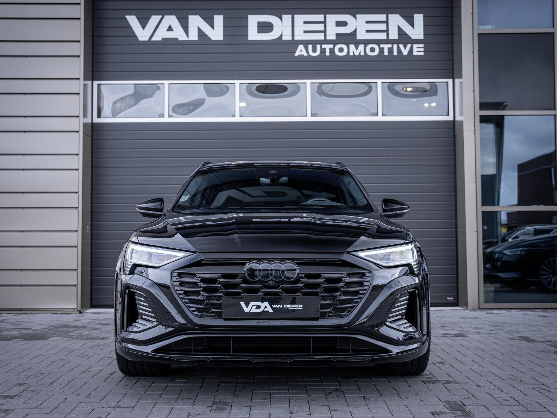 Audi SQ8 Sportback e-tron S quattro 115 kWh - Pano l Matrix, Auto's, Automaat, Dealer onderhouden, 2625 kg, Zwart