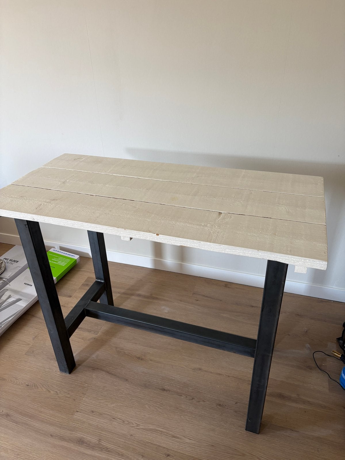 Bartafel met stalen frame en steigerhouten blad, Ophalen, Gebruikt, 100 tot 150 cm, 50 tot 100 cm