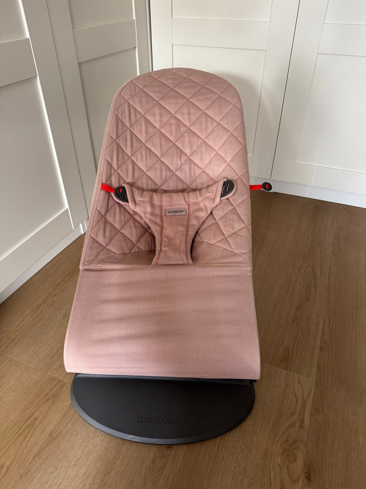 BabyBjörn Wipstoel - Roze hoes, Kinderen en Baby's, Wipstoeltjes, Ophalen, Gebruikt, Wipstoel, Met gordel(s) of riempje(s)