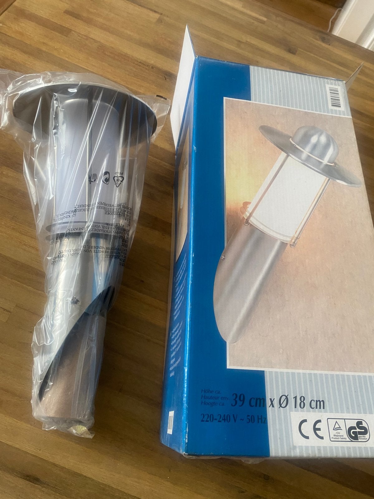 Nieuw in doos , buiten wandlamp, Tuin en Terras, Minder dan 50 watt, Wandlamp, Ophalen of Verzenden, Rvs
