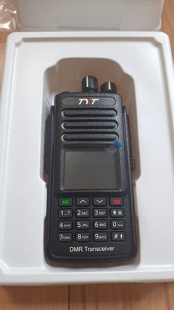 DMR portofoon met accessoires, Nieuw, Ophalen of Verzenden, Portofoon of Walkie-talkie, Met broekklem