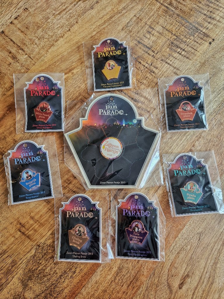 Efteling Zeven Pleinen Festijn Pins 2013 - Compleet en NIEUW, Verzamelen, Speldjes, Pins en Buttons, Ophalen of Verzenden, Nieuw
