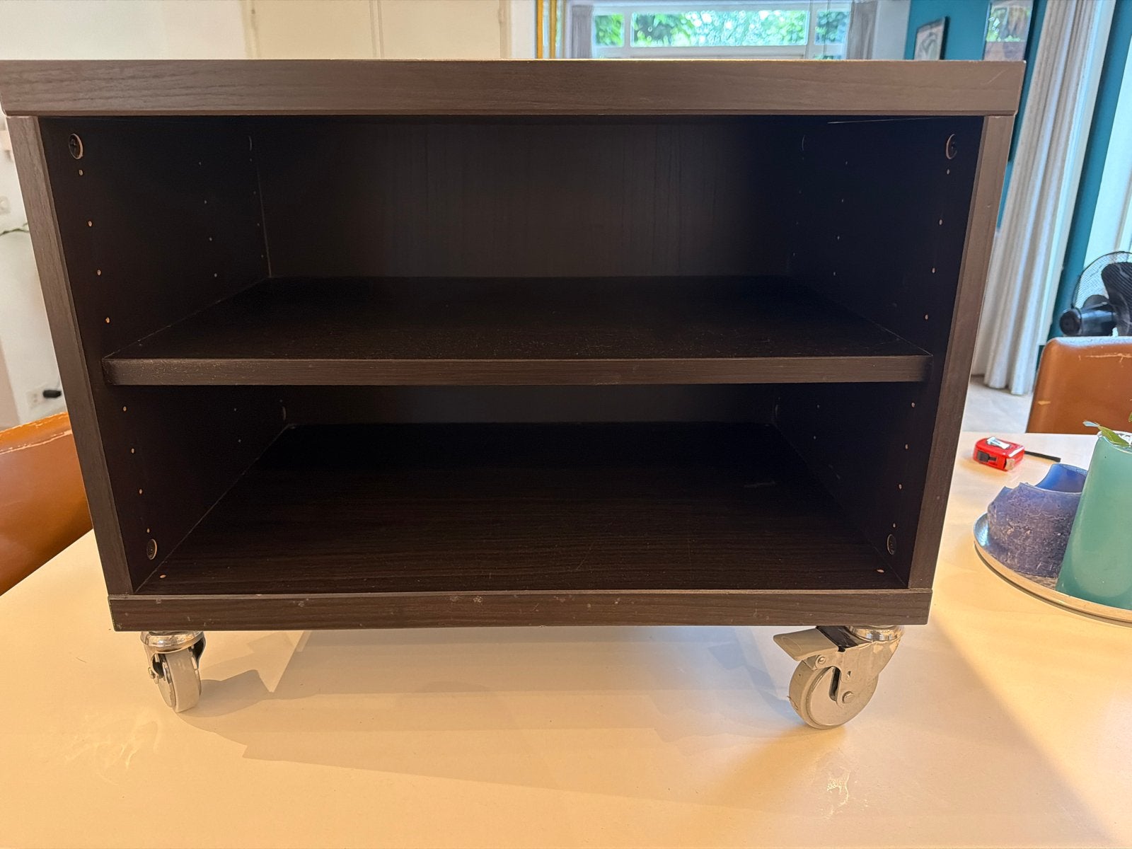 Donkerbruin ikea kastje op wieltjes., Ophalen, Gebruikt