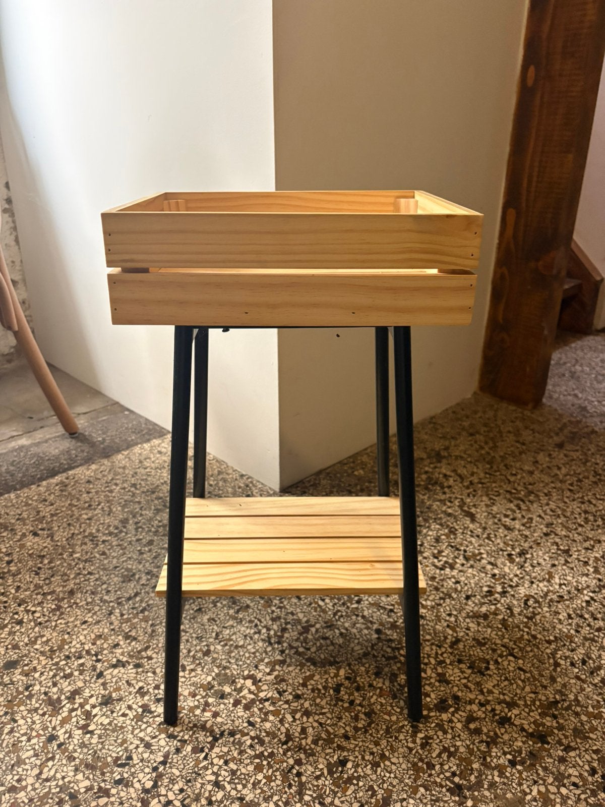 IKEA houten plantenstandaard bijzettafel hout buiten terras, Huis en Inrichting, Ophalen of Verzenden, Zo goed als nieuw, Rond