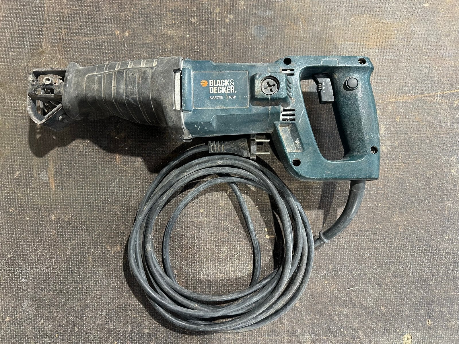 Black & Decker Reciprozaag KS877E 710W, Ophalen, Gebruikt, 70 mm of meer, 600 tot 1200 watt