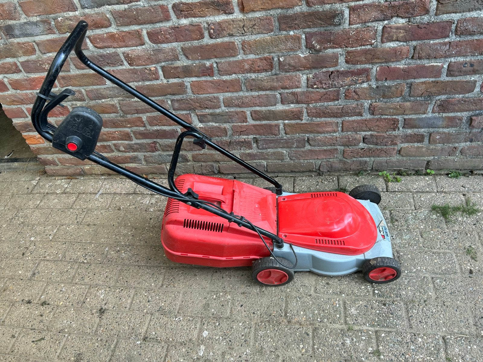Budget BEM 903 Elektrische Grasmaaier, Cirkelmaaier, Gebruikt, Elektrische grasmaaier, Ophalen of Verzenden