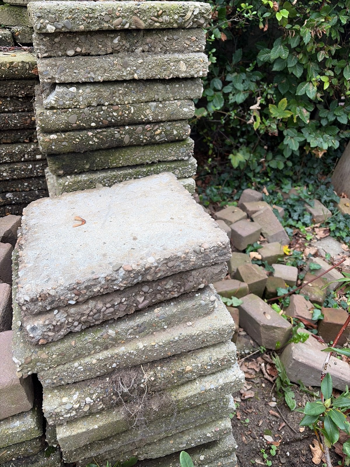 Gebruikte betontegels met grind, Gratis, Ophalen, Gebruikt, 10 m² of meer, Beton