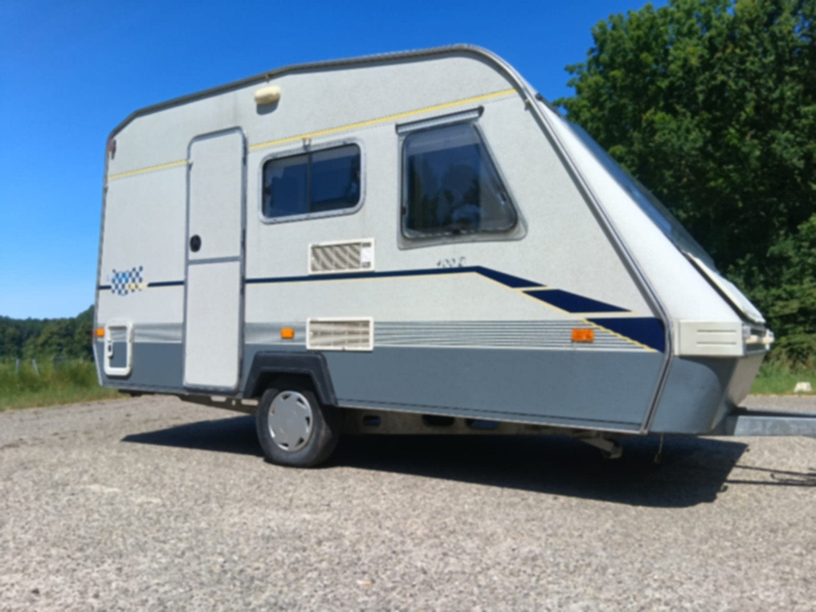 Beyerland caravan (1997) banden 2026 met voortent 4 persoons, Caravans en Kamperen, Koelkast, Treinzit, Particulier, Beyerland