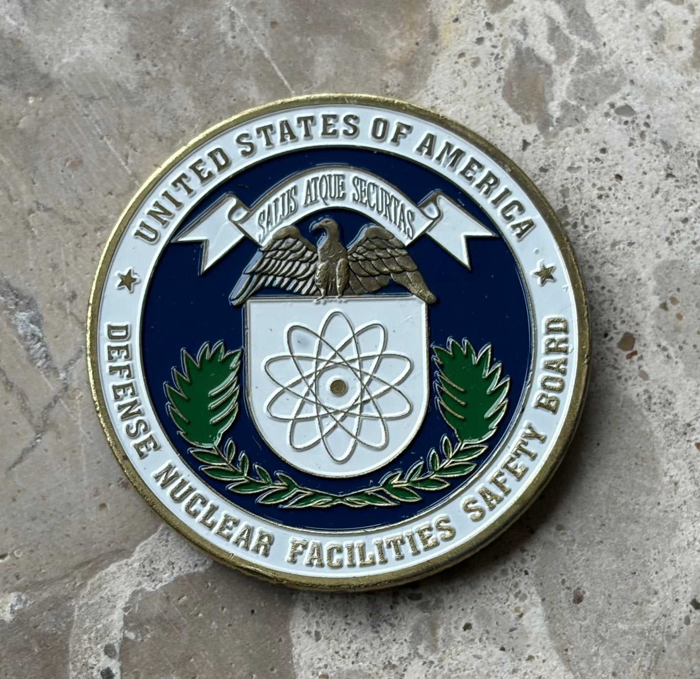 United States defense nuclear facilities safety board coin, Verzamelen, Militaria | Algemeen, Ophalen, Landmacht, Nederland, Embleem of Badge