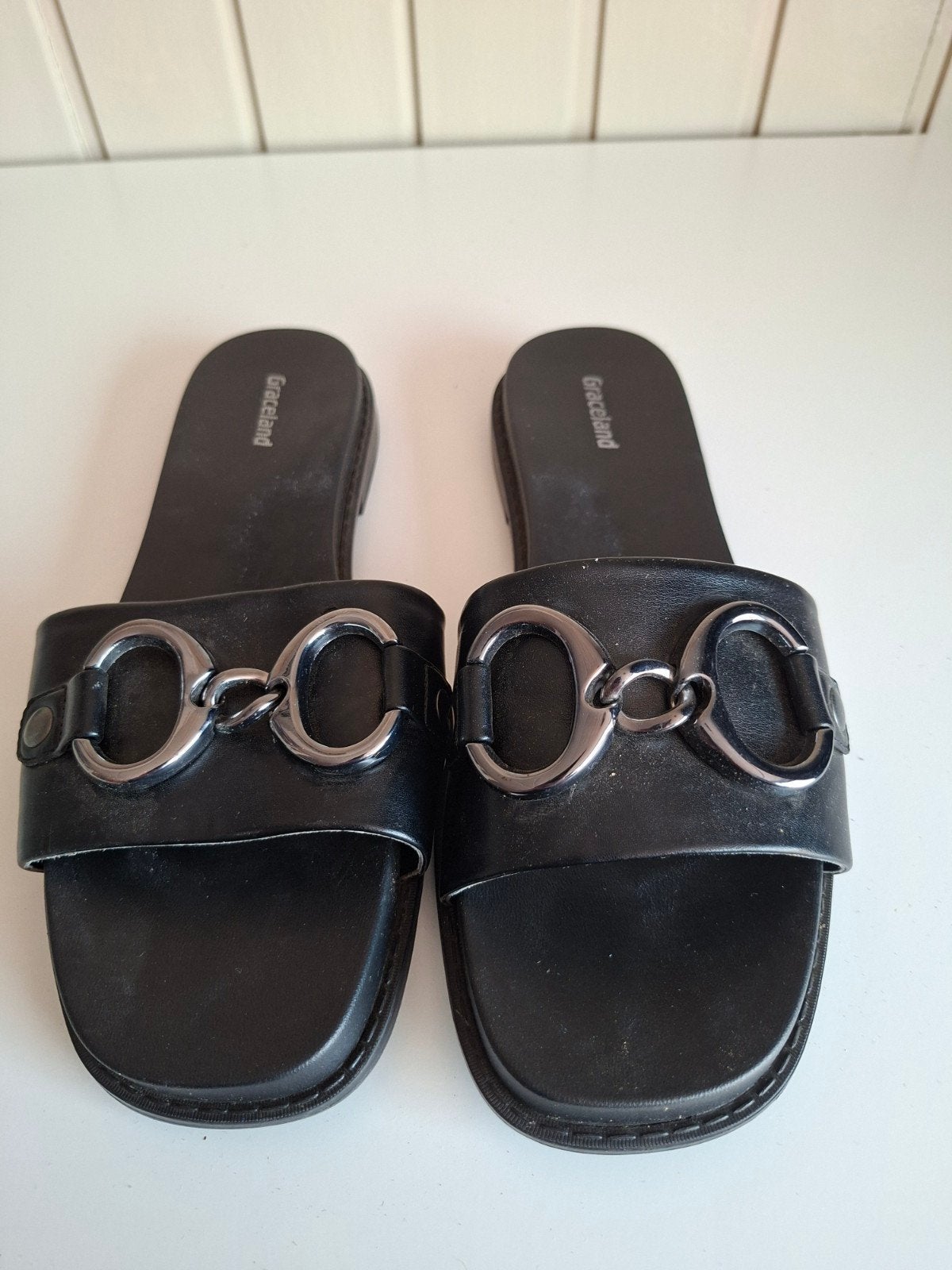Graceland Zwarte Slippers Maat 38 met Metalen Details, Kleding | Dames, Schoenen, Zwart, Graceland, Gedragen, Ophalen
