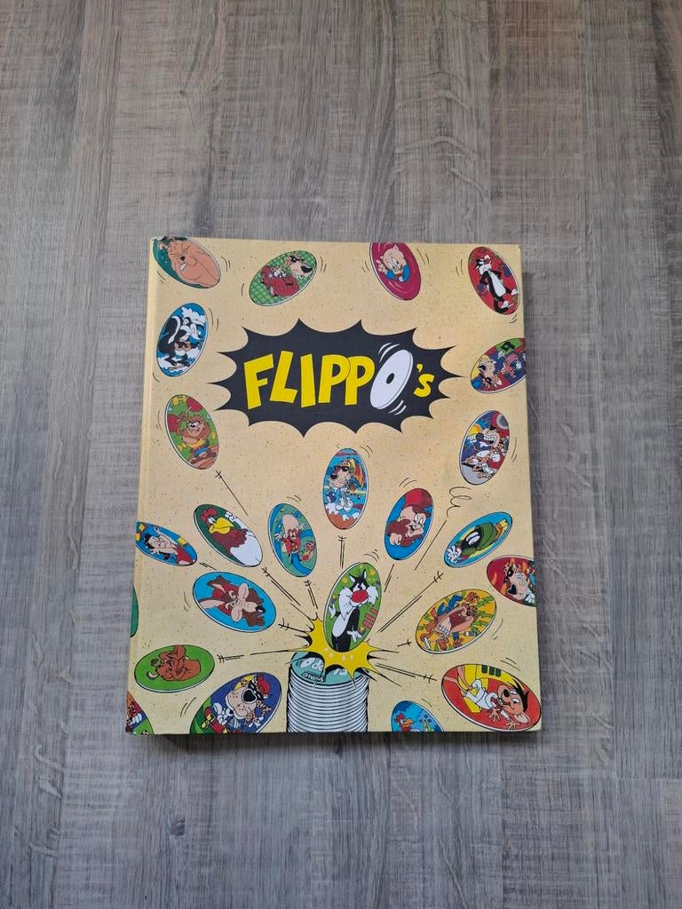 Map met flippo's en Slammers: o.a Disney, Yu-Gi-Oh, Beyblade, Ophalen of Verzenden, Verzameling, Met verzamelmap(pen)