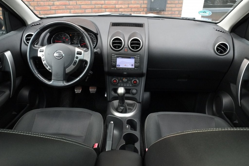 Nissan QASHQAI 1.6 Connect Edition | Panoramadak | 360 camer, Gebruikt, 4 cilinders, 1210 kg, Wit