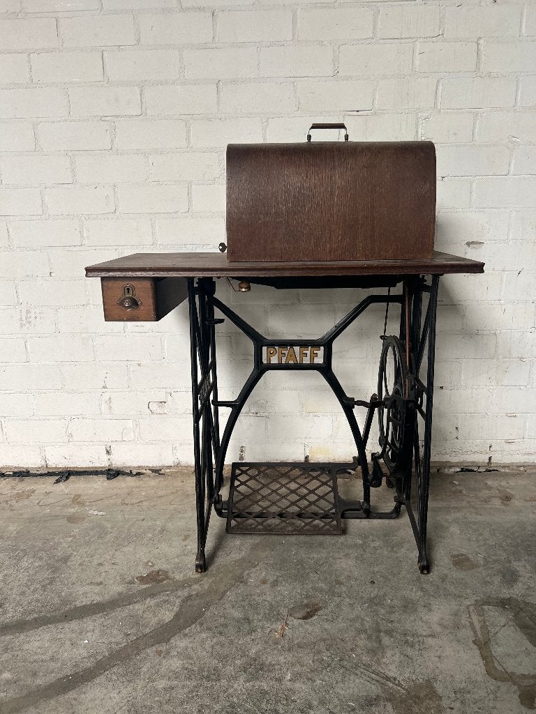 Antieke Pfaff trapnaaimachine met houten kap, Antiek en Kunst, Ophalen of Verzenden