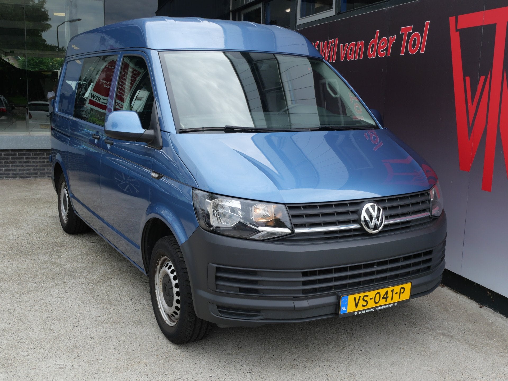 Volkswagen Transporter 2.0 TDI L1H2 TRENDLINE | ROLSTOEL BUS, Euro 5, Stof, Gebruikt, Zwart