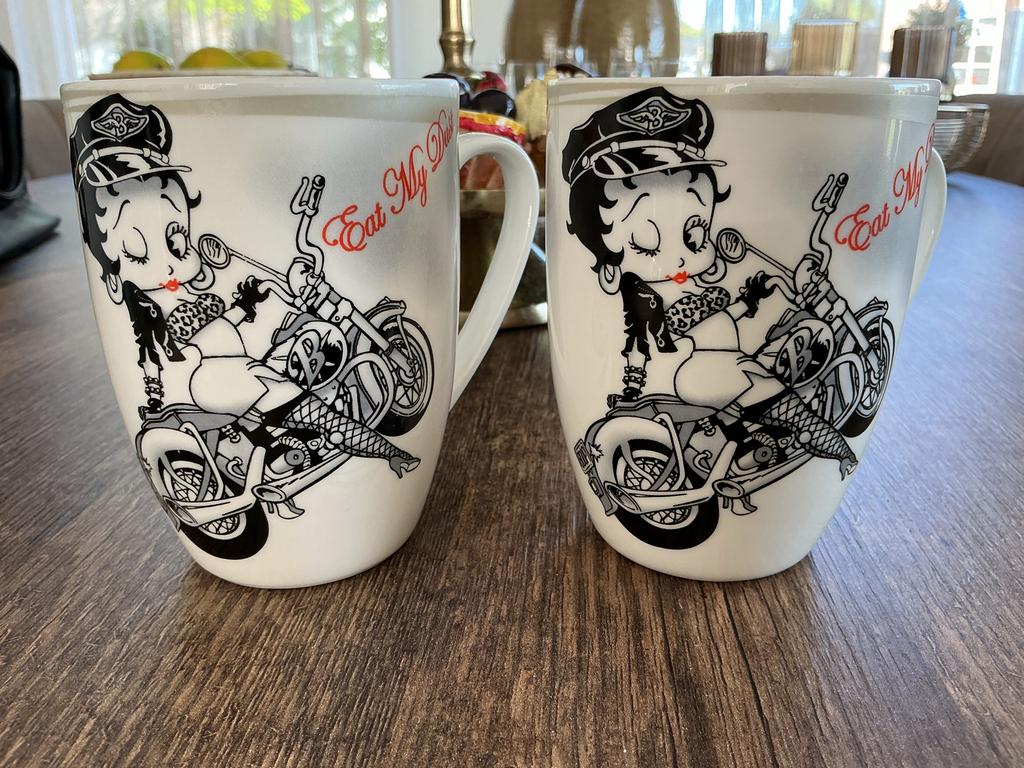 2x Betty Boop "Born Wild" mokken, Ophalen of Verzenden, Zo goed als nieuw, Gebruiksvoorwerp