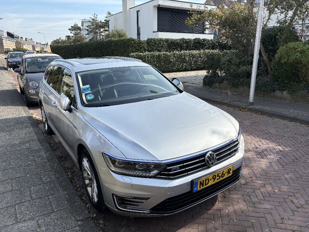 Volkswagen Passat Variant GTE Connected Series Plus, 4 cilinders, 1600 kg, 93 €/maand, Startonderbreker
