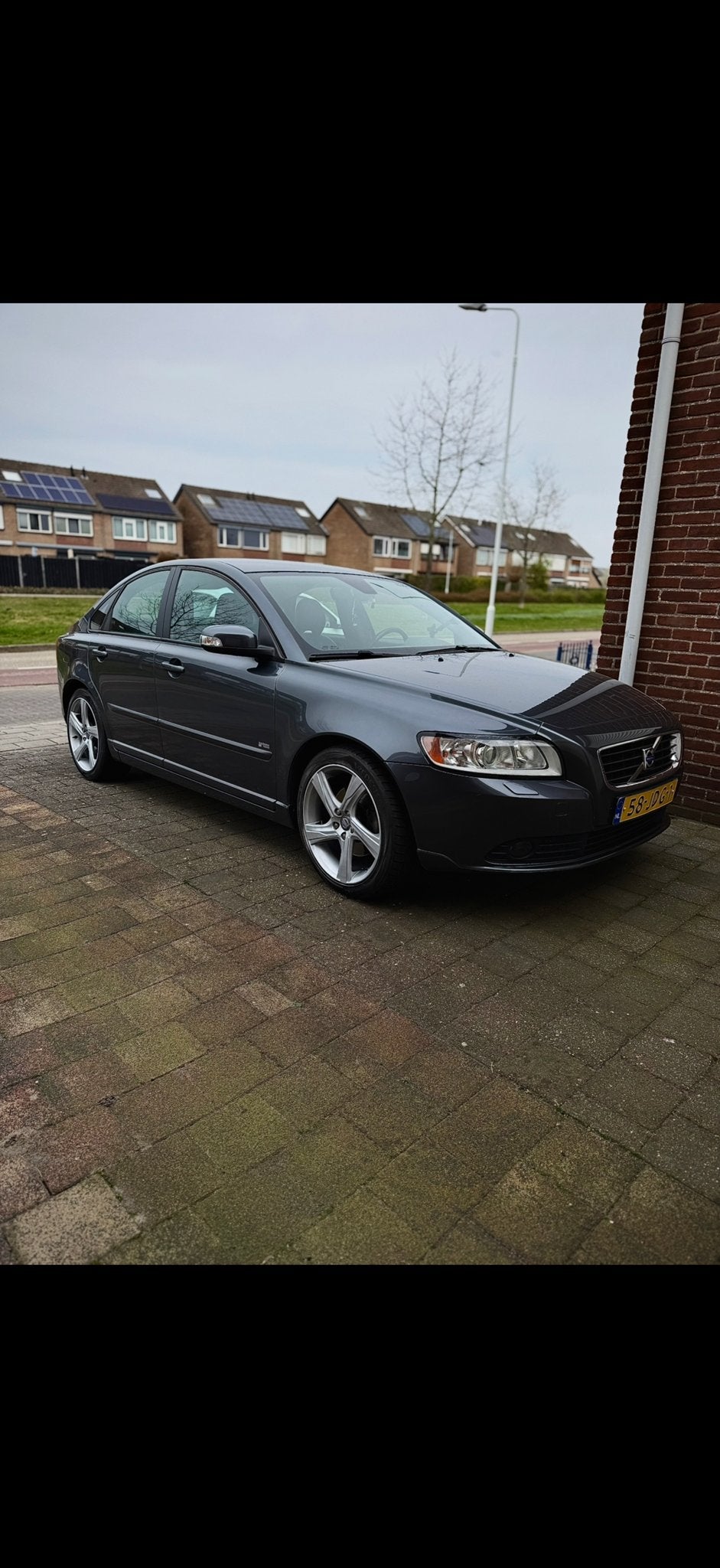 Volvo S40 2.4 I 103KW Geartronic 2009 Grijs, Auto's, Dealer onderhouden, Zwart, 700 kg, 2435 cc