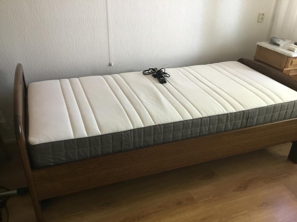 Senioren bed elektrisch verstelbaar, 90/200, Ophalen, 90 cm, Eenpersoons, Bruin