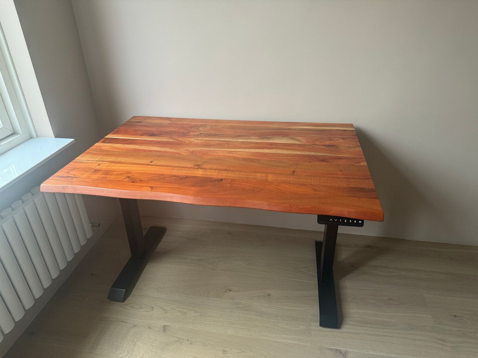 Elektrisch verstelbaar bureau acacia massief hout 120cmx80cm, Ophalen, Zit-sta bureau, Elektrisch, 120 cm