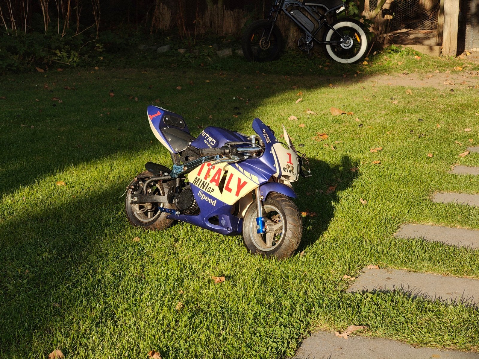 Nette Minibike 49cc, bouwjaar 2011 - Trekstart defect, Fietsen en Brommers, Gebruikt, Overige typen, Schijfrem, 49 cc