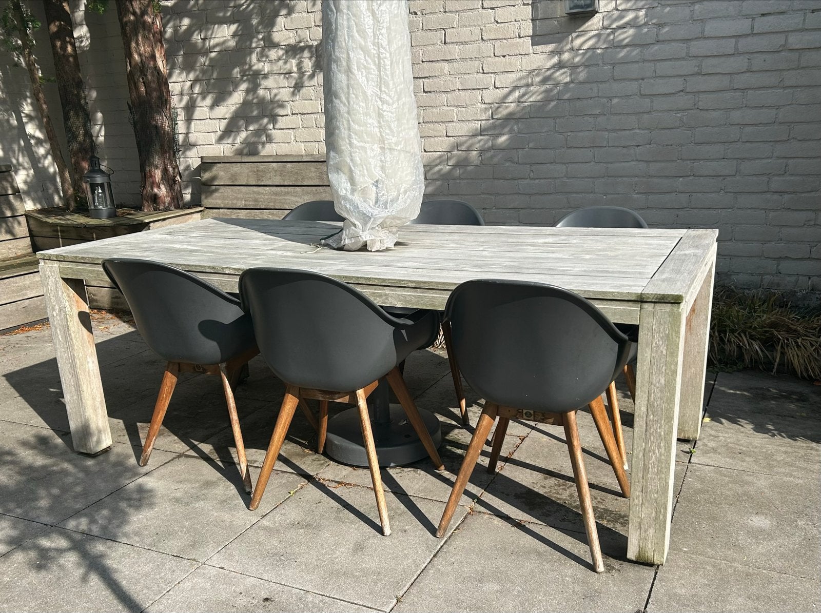 6 Antracietgrijze Tuinstoelen met Bruine Houten Poten, Tuin en Terras, Ophalen, Gebruikt, Hout