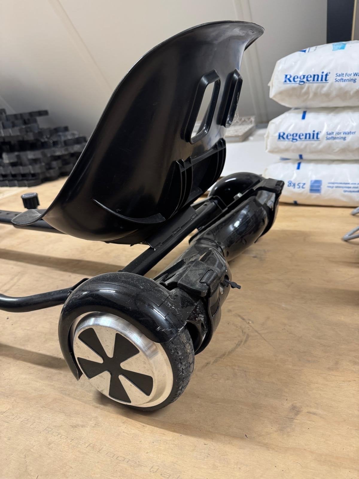 Hoverboard met zitje - bijna nieuw, afneembaar, Fietsen en Brommers, Steps, Ophalen of Verzenden, Zo goed als nieuw, Elektrische step (E-scooter)