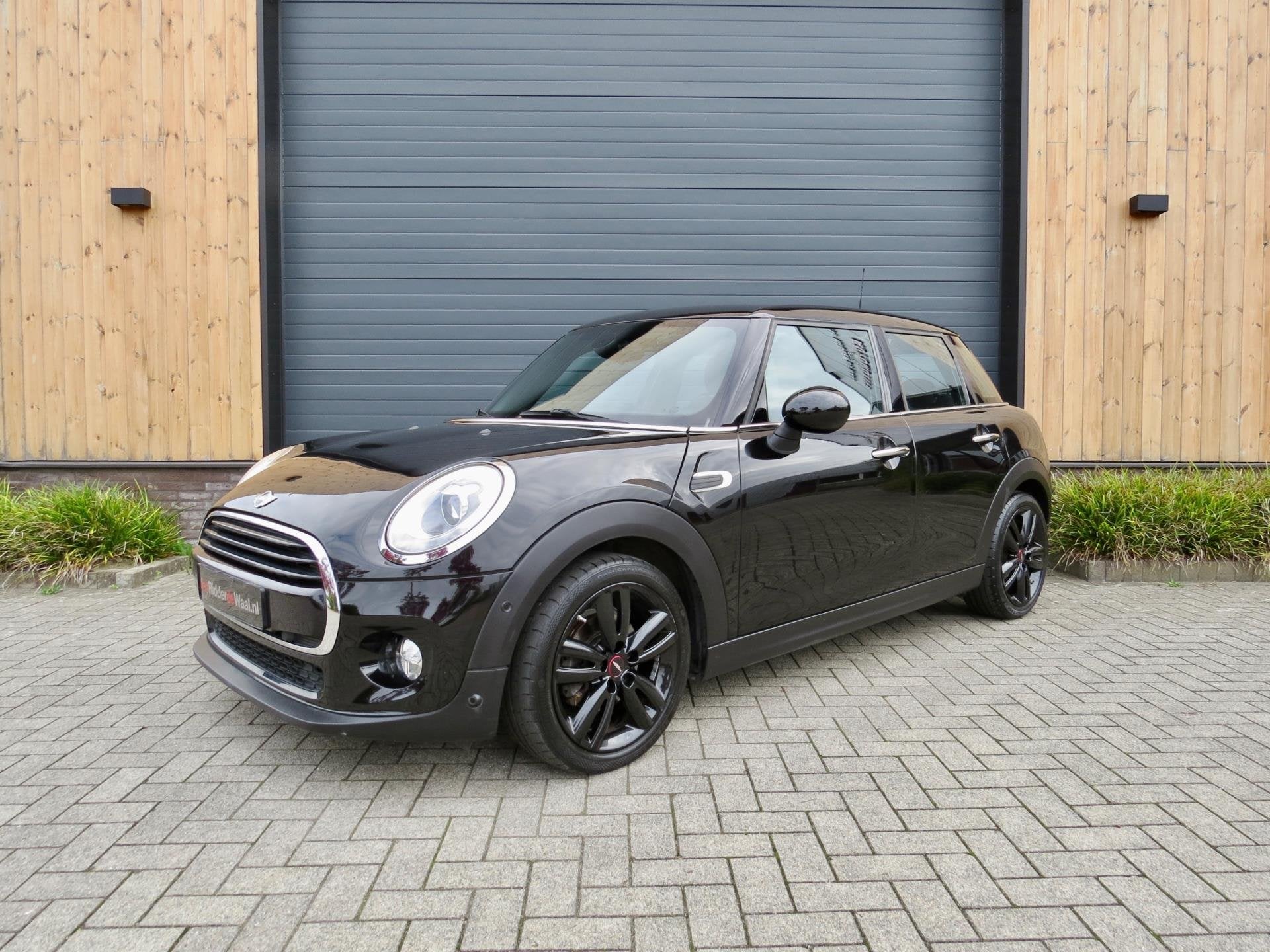 Mini 1.5 Cooper Chili Business automaat *Navi *Cruise con, 136 pk, Gebruikt, Euro 6, Leder en Stof