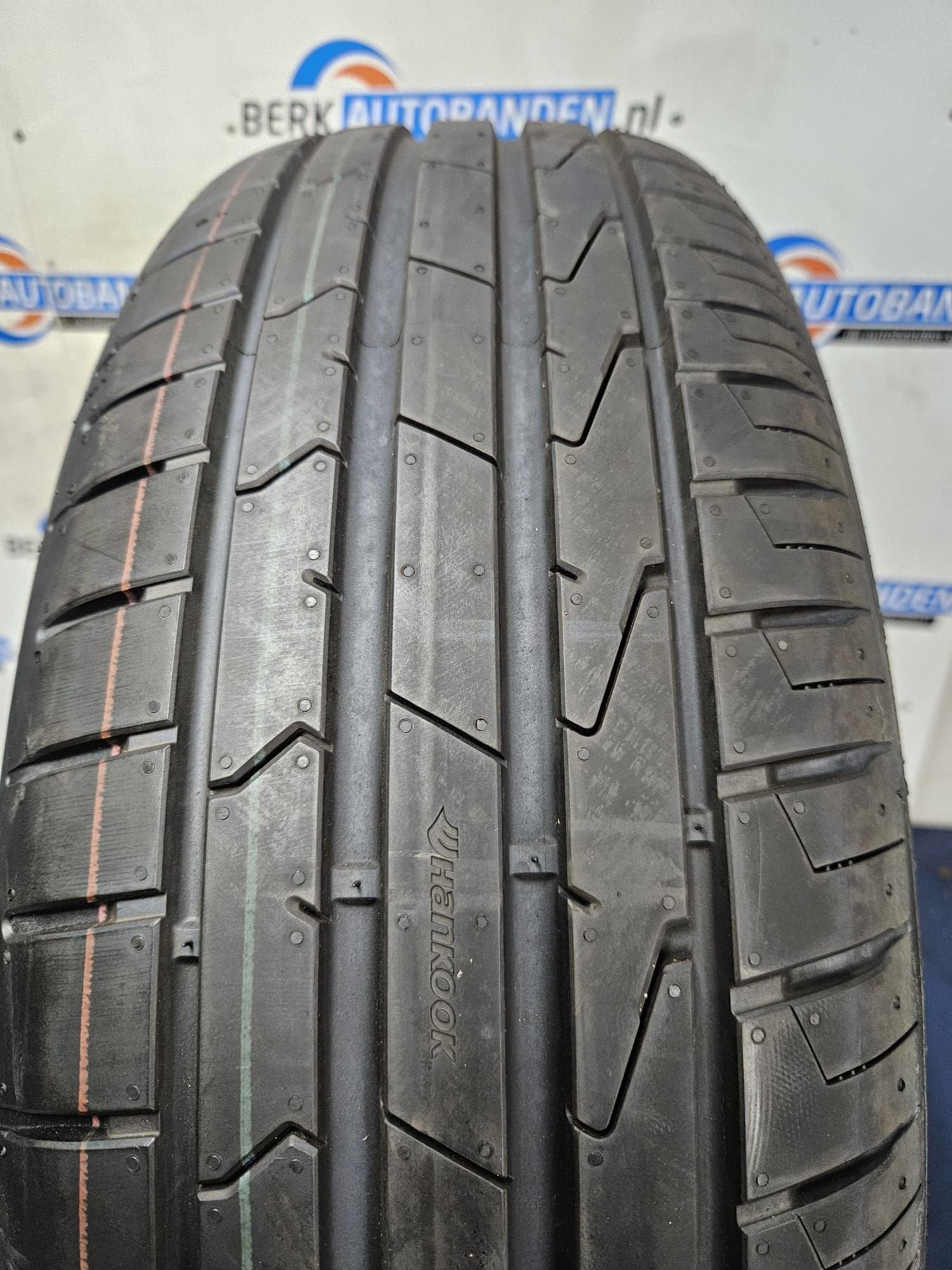 2x Hankook Ventus Prime 3 * (DEMO) 205/60 R17 97W 205/60/17, Gebruikt, -, -, 17 inch