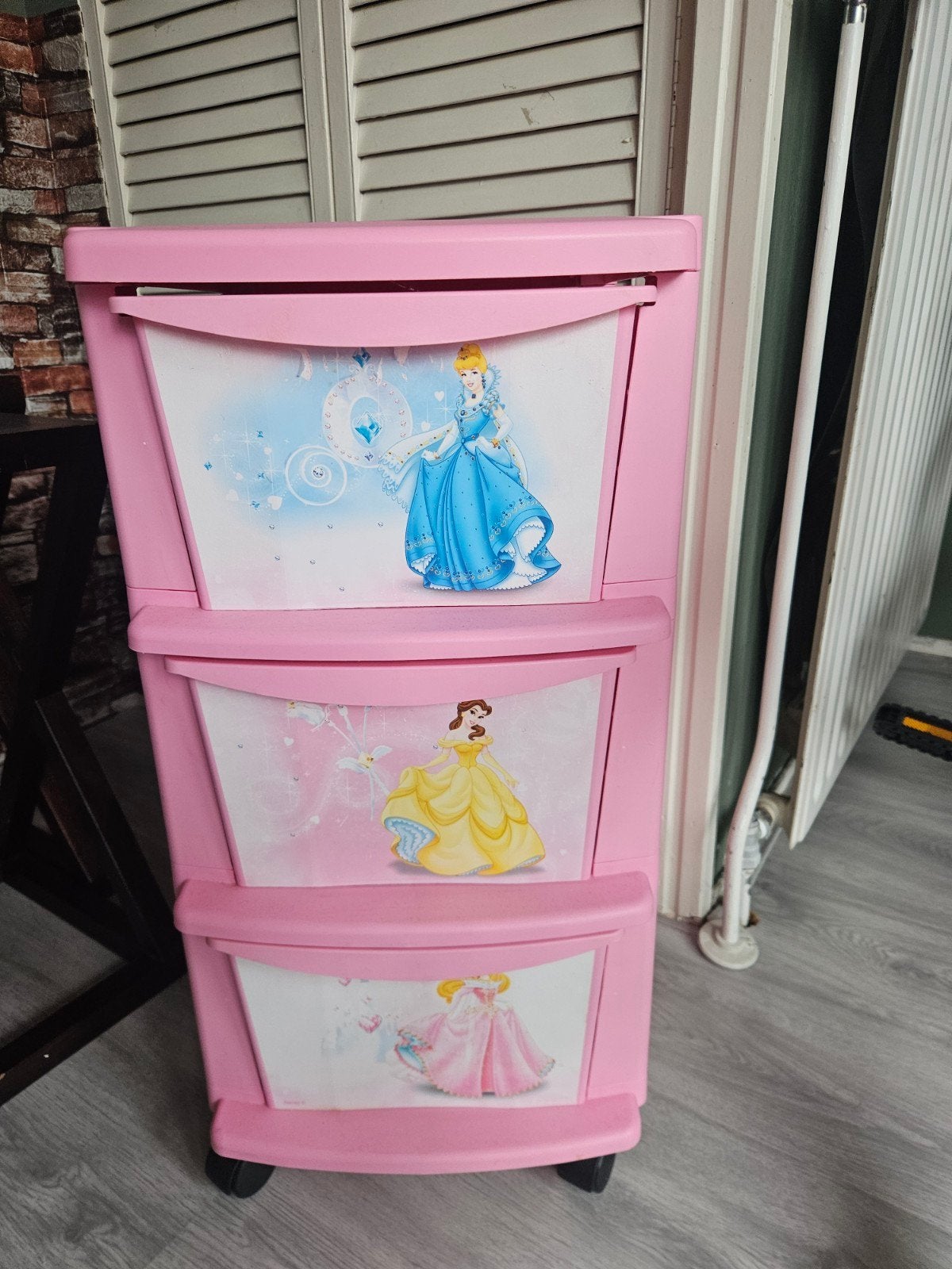 Roze ladekastje op wieltjes met prinsessen thema, Minder dan 90 cm, Gebruikt, Ophalen of Verzenden, Minder dan 50 cm