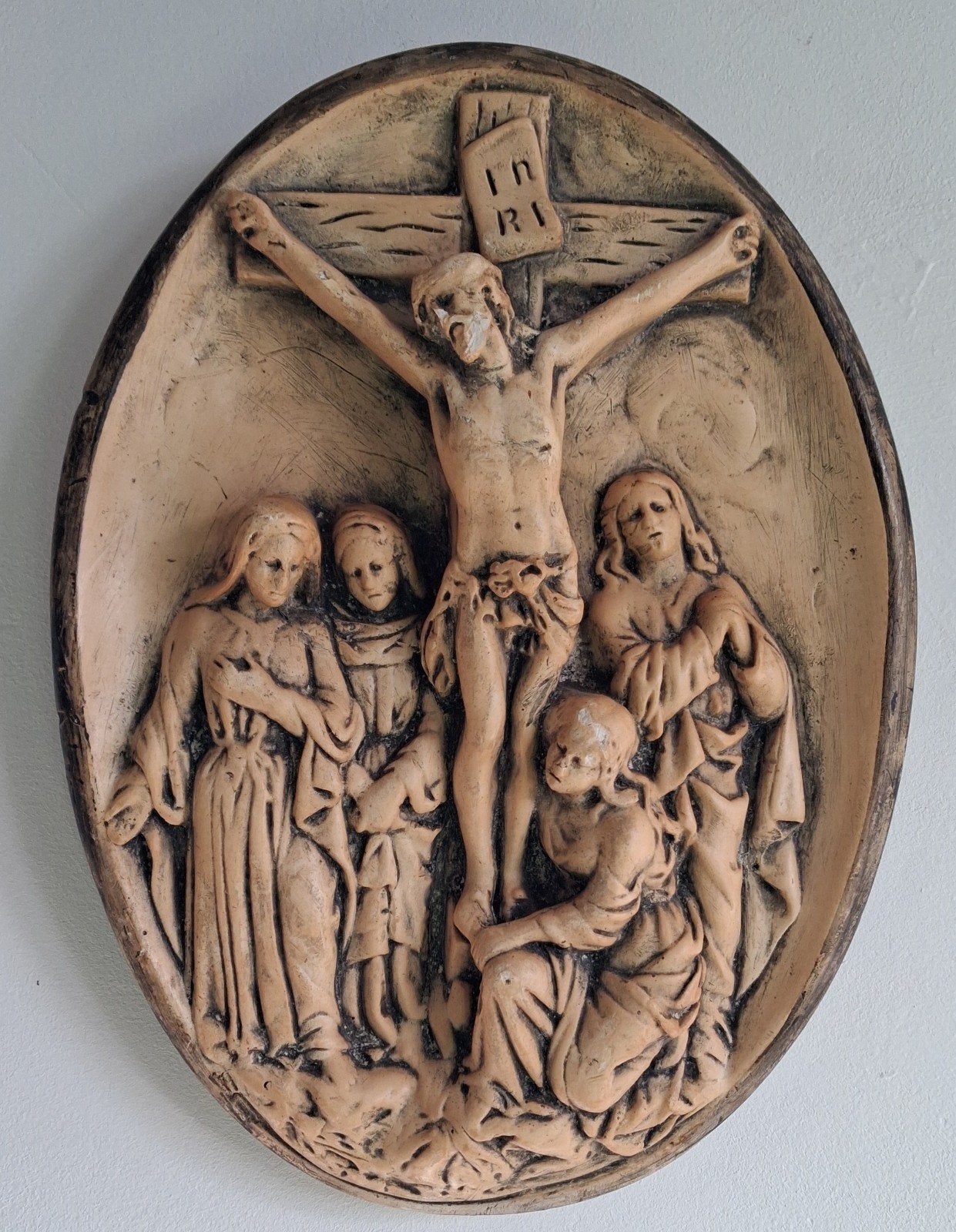 Kruisiging Jezus. Polychroom gips. Ca 1850/1900. 21/27 cm., Ophalen, Gebruikt, Overige typen, Christendom | Katholiek