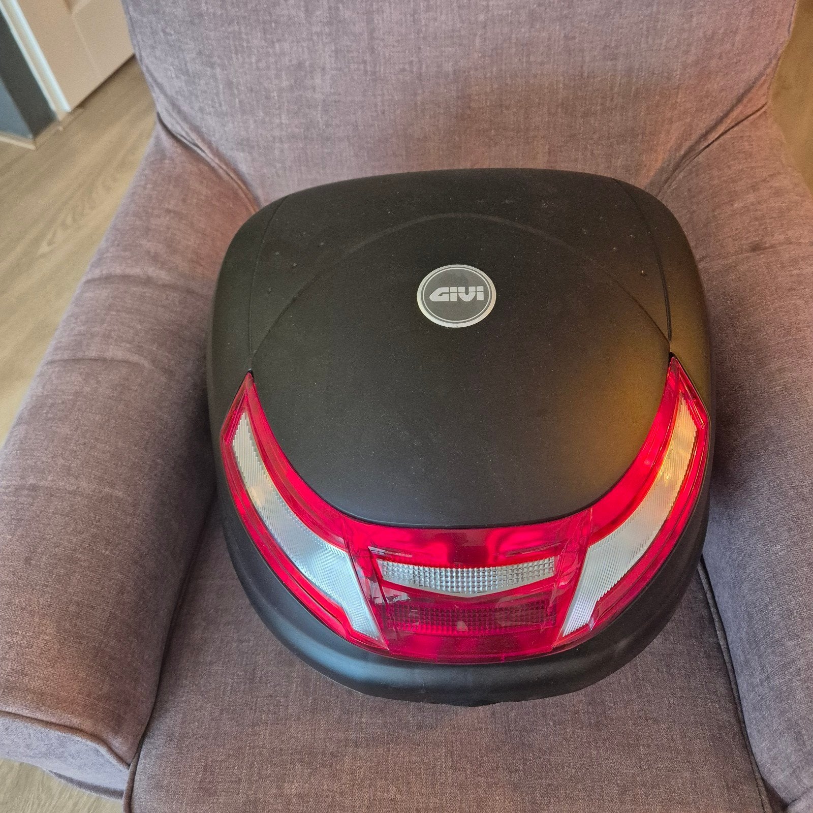Te koop givi monolock koffer voor de motor of scooter, Ophalen of Verzenden, Zo goed als nieuw