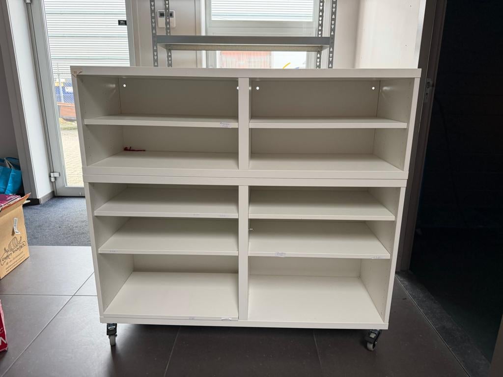 Witte Kast met Verhoging - 4 Stuks Beschikbaar, Ophalen of Verzenden, Gebruikt