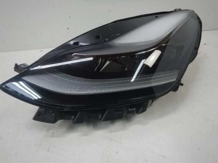 Tesla Model 3 Facelift Koplamp Links Volled