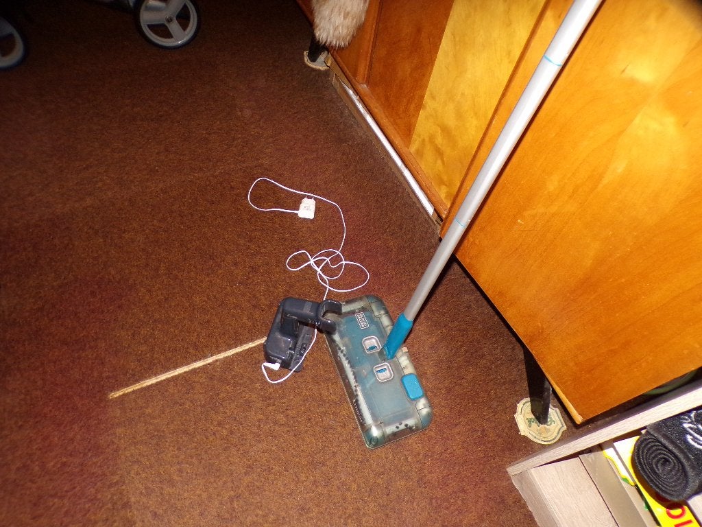 Black & Decker oplaadbare rolveger, Witgoed en Apparatuur, Stofzuigers, Overige merken, Gebruikt, Steelstofzuiger, Stille werking