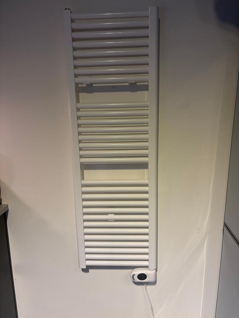 Cordivari Claudia Elektrische badkamer radiator 600W, 500 tot 800 watt, Radiator, Minder dan 60 cm, Ophalen of Verzenden