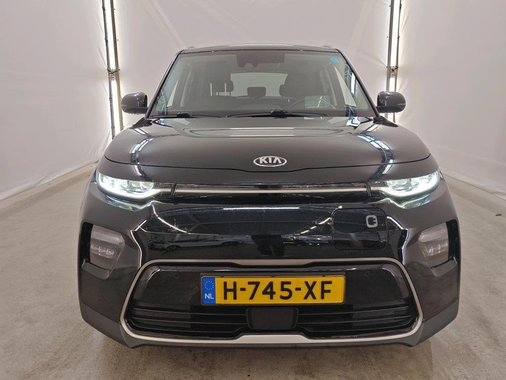 Kia E-Soul ExecutiveLine 64 kWh 1E EIG ORG NL TREKHAAK 100%S, Auto's, Kia, Zwart, 1657 kg, Zwart, 150 min
