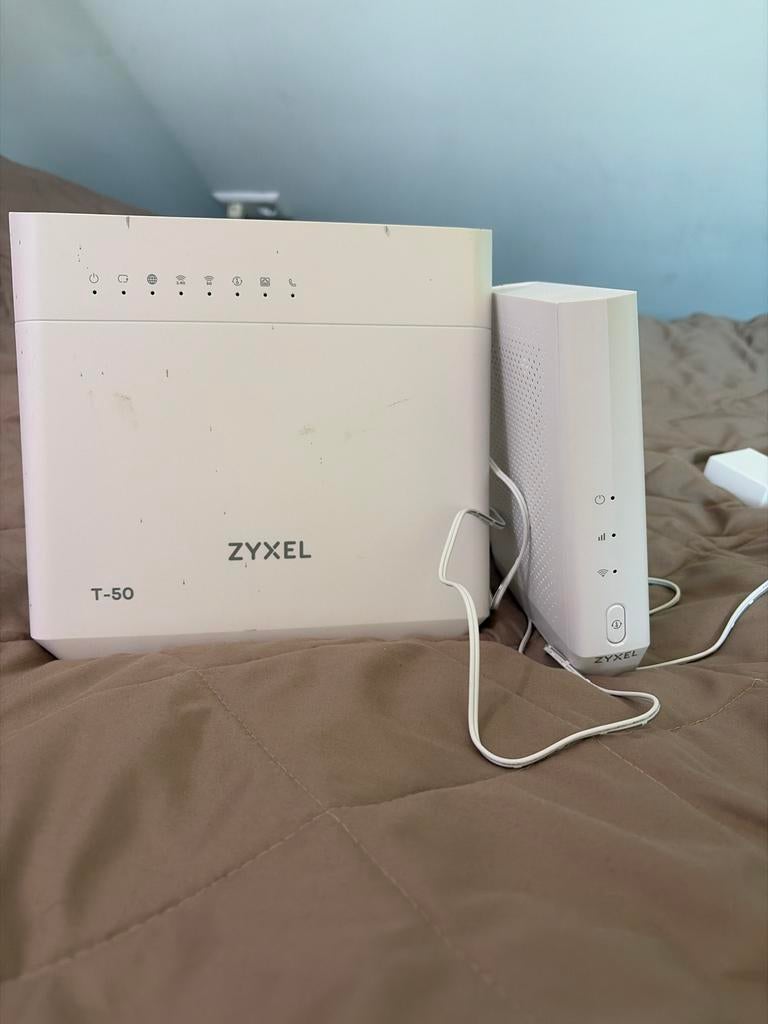 Zyxel T50 Router en Wifi Versterker, Ophalen of Verzenden, Gebruikt, Router met modem