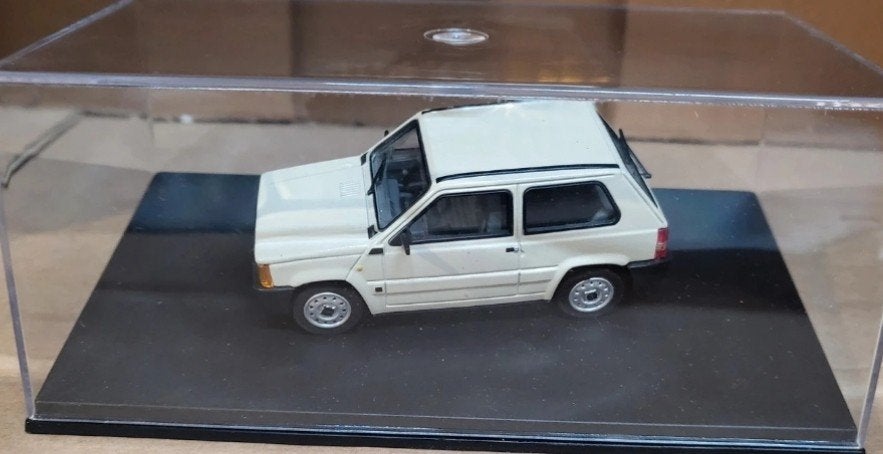 Fiat Panda 750 wit 1:43 in vitrinedoosje, Ophalen of Verzenden, Nieuw, Auto, Overige merken