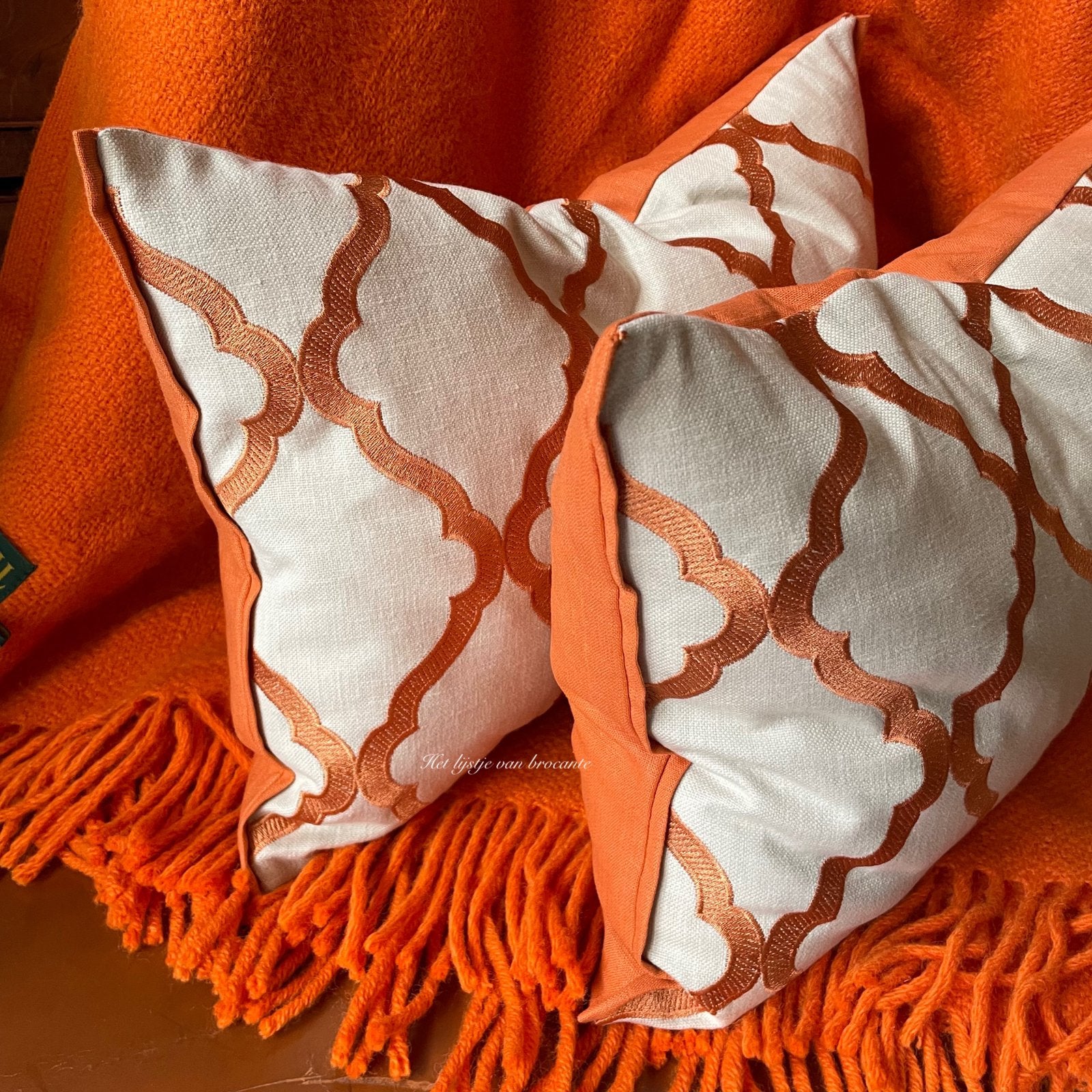 Handgemaakte kussen set Trellis Orange, Huis en Inrichting, Woonaccessoires | Kussens, Westdijk 41 3241 GT Middelharnis, Info@lijstjevanbrocante.nl