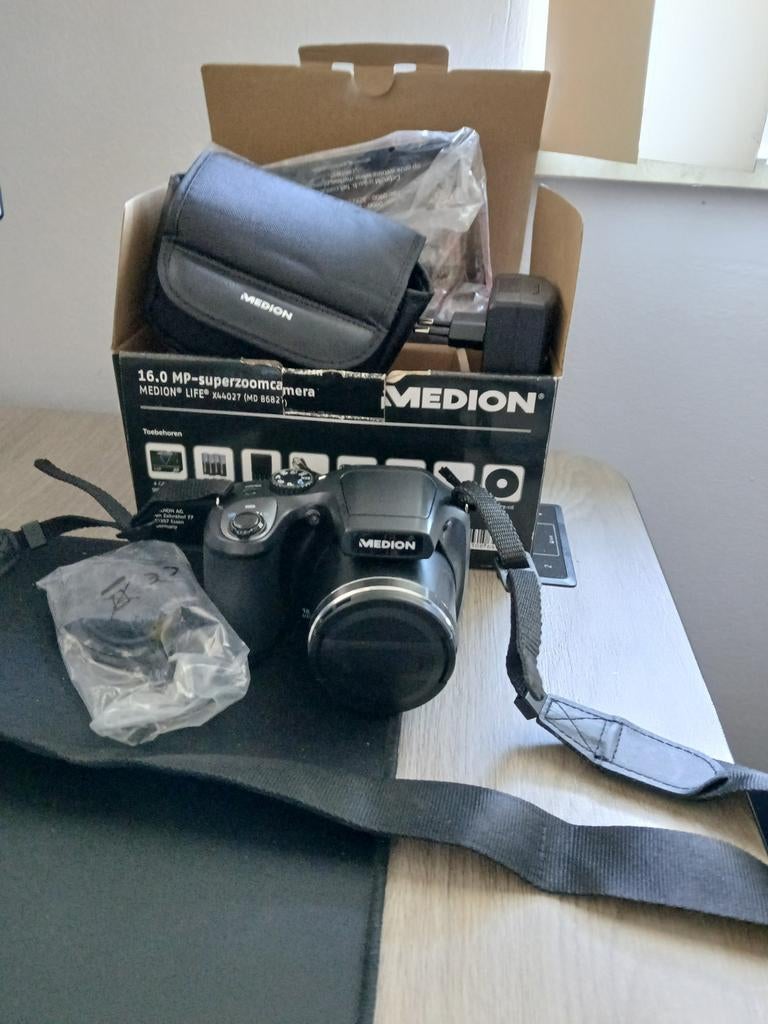 Medion Life P44027 (MD 86827) 16.0 MP Superzoom Camera, Compact, Ophalen of Verzenden, Zo goed als nieuw, Overige Merken
