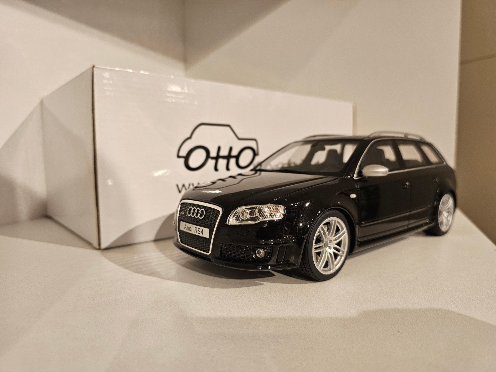 OTTOMOBILE OT199 Audi RS4 Avant Zwart 1:18, Ophalen of Verzenden, Zo goed als nieuw, Auto, OttOMobile