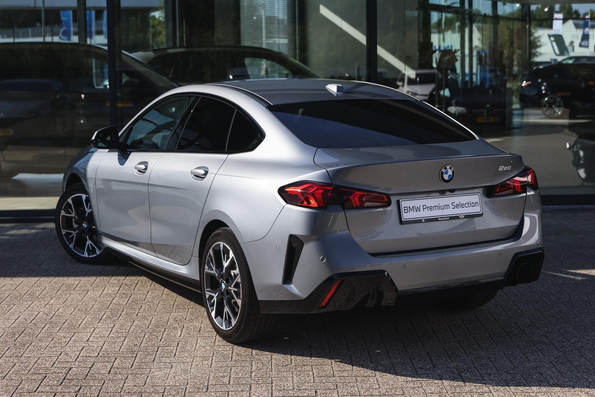 BMW 2 Serie Gran Coupé 220 M Sport Automaat / Sportstoelen, Auto's, Dealer onderhouden, Gebruikt, Euro 6, 156 pk